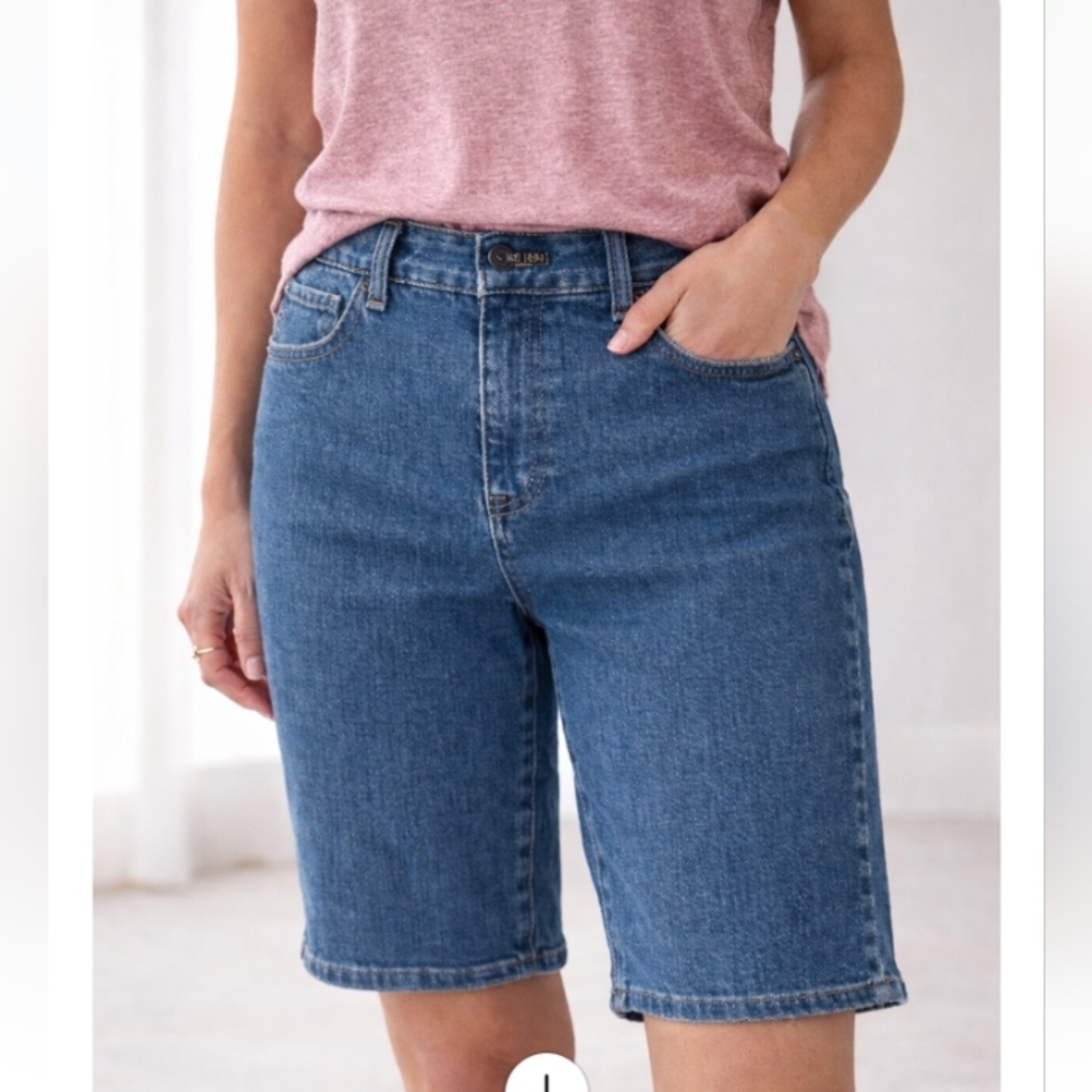 Lee Relaxed Fit Denim Shorts Size 10 Medium | Classic Blue Mid Rise Jean Shorts